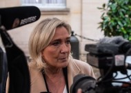 法国的政治危机会帮助马琳•勒庞（Marine Le Pen）领导的极右翼政党RN吗？